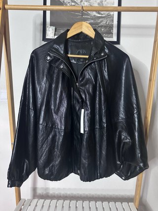 Cazadora Negra Piel Sintética Zara Mujer Talla S
