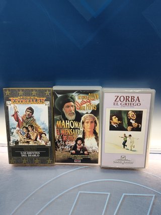 3 cintas, películas VHS. actor Anthony Quinn