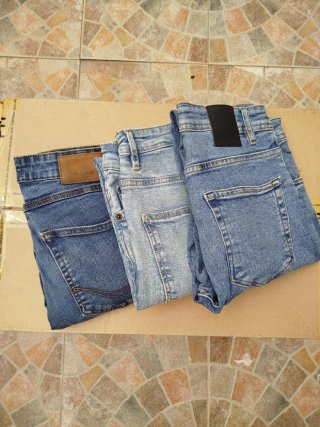 3 Pantalones Vaqueros Pull&Bear y Zara
