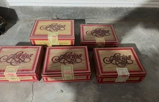 Lote de 5 cajas de madera Farias