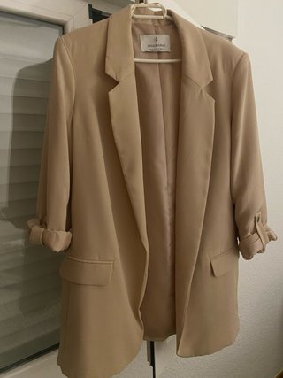 Americana Stradivarius Beige Talla M Puesta 2 vece