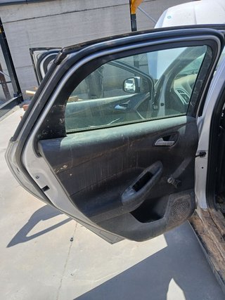 PUERTA TRASERA IZQUIERDA Ford Focus Berlina (CB8)(2010->)