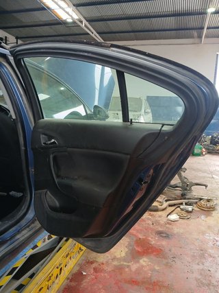 PUERTA TRASERA DERECHA Opel Insignia Sports Tourer (2008->)