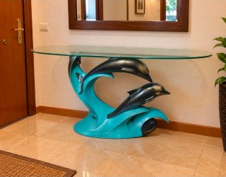 Mesa Auxiliar con Base de Delfines