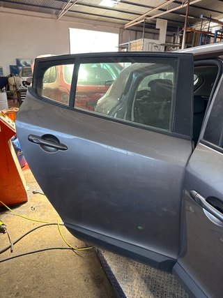 PUERTA TRASERA DERECHA Renault Megane III Berlina 5P (2008->)