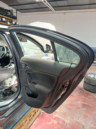 PUERTA TRASERA DERECHA Opel Insignia Berlina (2008->)