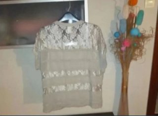Blusa de encaje beige