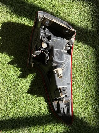 PILOTO TRASERO IZQUIERDO Nissan Qashqai (J11E)(2013->)
