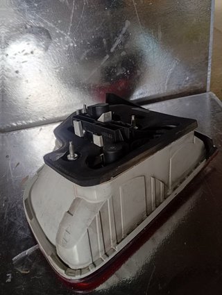 PILOTO TRASERO IZQUIERDO Volkswagen Touareg (7LA)(2002->)