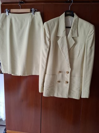 Traje atemporal Beige
