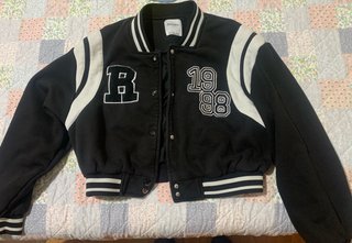 Chaqueta estilo varsity Bershka