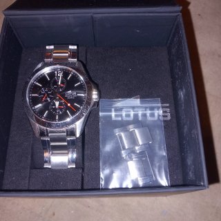 Reloj Lotus Plateado y Negro