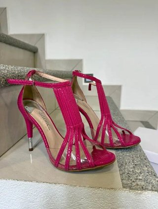 Sandalias de tacón fucsia Andres Machado