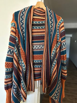 Poncho Artesanal Multicolor del Sur de Chile