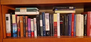 Colección de libros variados