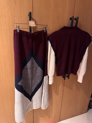 Conjunto Panambi Falda y Jersey. Muy buen estado.