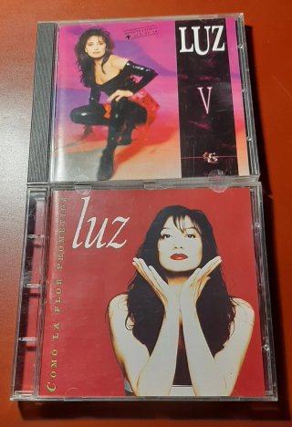 2 CDs Luz Casal: V y Cómo la flor prometida