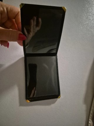 Cartera Negra con Detalles Dorados(Ejér del aire