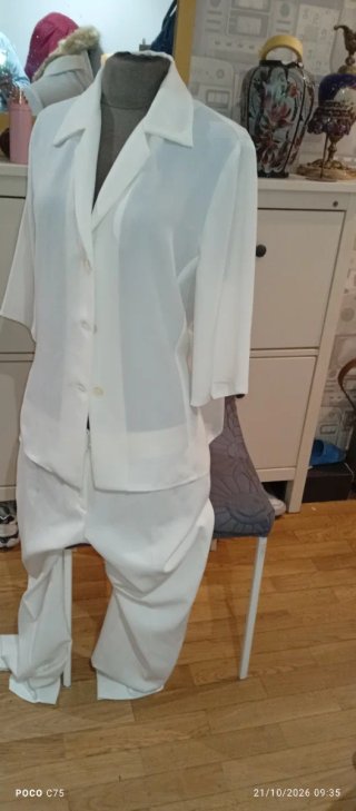 Traje de mujer blanco