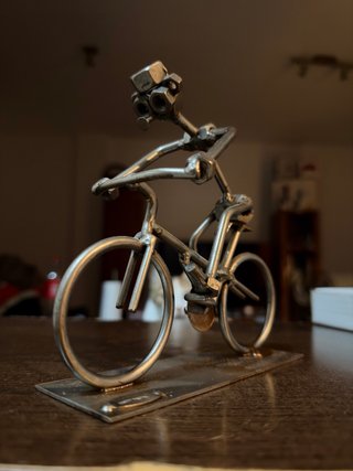 Figura de Ciclista en Metal