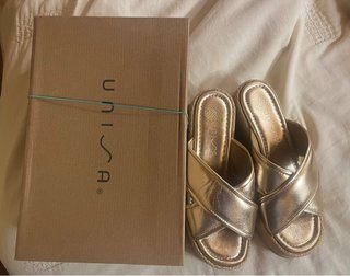Sandalias Unisa Doradas Talla 39