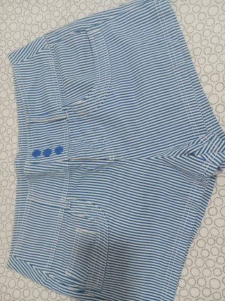 Short a rayas azul y blanco
