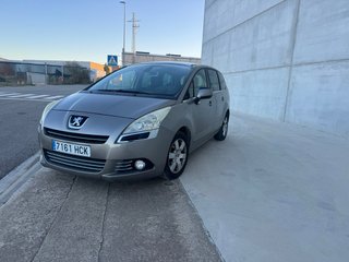 Peugeot 5008 2011