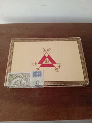 ANTIGUA CAJA DE MADERA PUROS MONTECRISTO