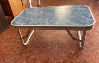 Mesita plegable para cama