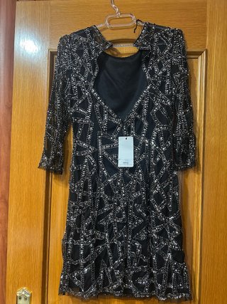 Vestido de pedrería Mango con etiqueta