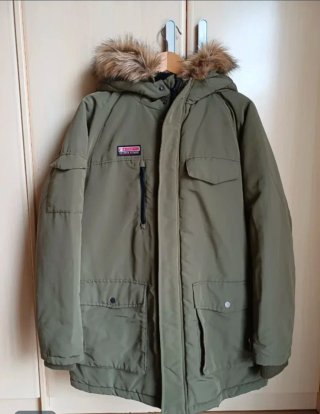 Parka hombre verde militar. Nueva a estrenar.