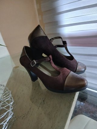 Zapatos de tacón marrones