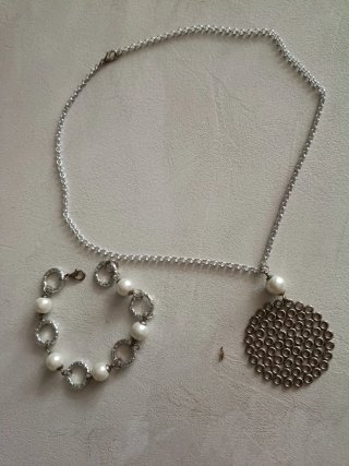 Set collana e bracciale con perle