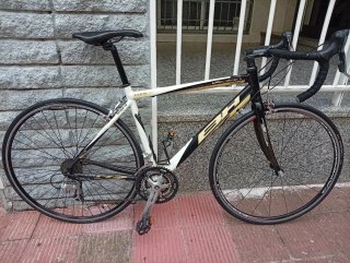 Bicicleta de carretera BH Volan