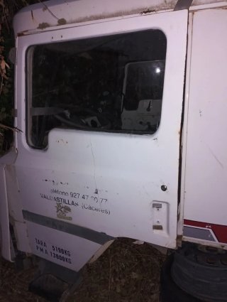 Puerta Izquierda Camión Nissan Ebro M130.17