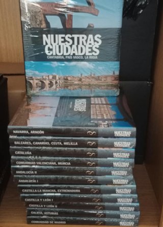 Colección de libros (10-12 libros) a 60 euros.