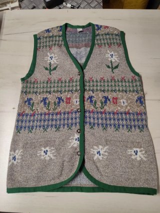 Knit Button-Up Vest – Floral Pattern, Beige & Gr