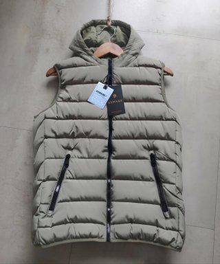 Chaleco acolchado con capucha Kymaxx