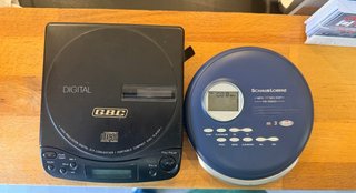 2 Lettori CD portatili vintage (non funzionanti)
