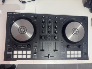 Controladora Traktor S2 MK3 con su LICENCIA.