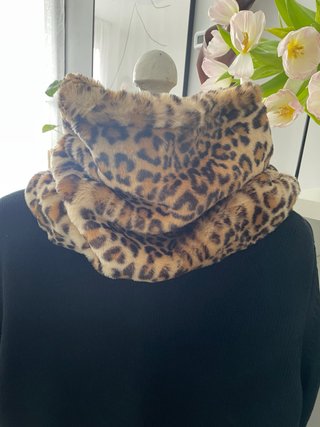Cuello de Pelo Estampado Leopardo