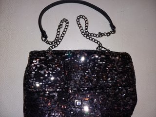 Bolso de Lentejuelas Negro con Cadena