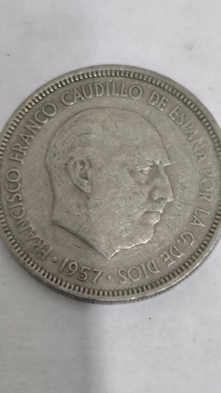 Monedas de 1 y 5 ptas Francisco Franco . Varias
