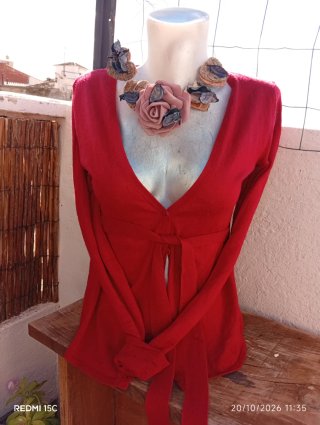 Rebeca de punto roja
