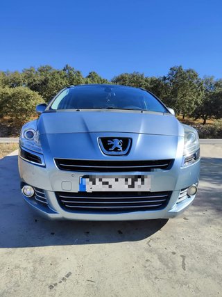 Peugeot 5008 2011