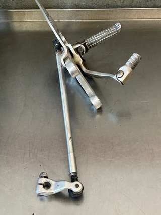 Estribera Izquierda Yamaha R6 2005