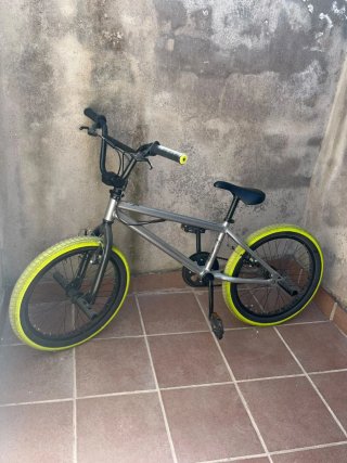 Bicicleta BMX Infantil Gris y Amarilla