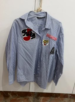 Camisa de rayas con parches