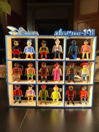 Expositor Disney Playmobil para 18 Figuras