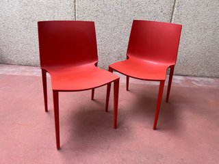2 Sillas de Diseño Et Al Rojas